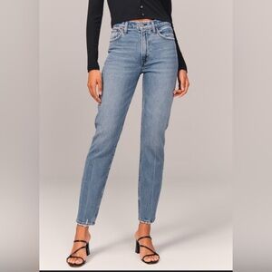 Abercrombie & Fitch A&F Mom High Rise Jeans Size 30/10 Light Wash